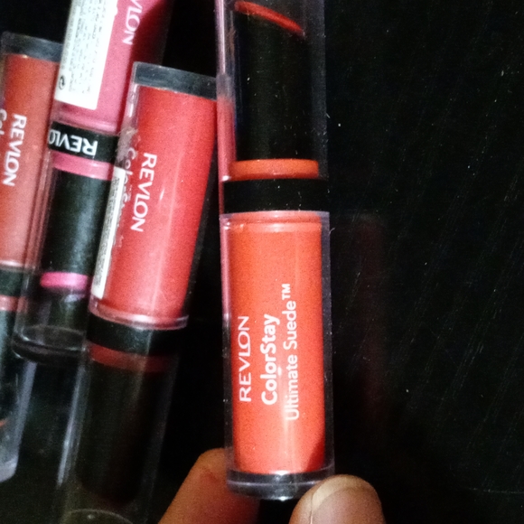 Set of 4 Revlon ColorStay Ultimate Suede Lipsticks - Picture 2 of 4